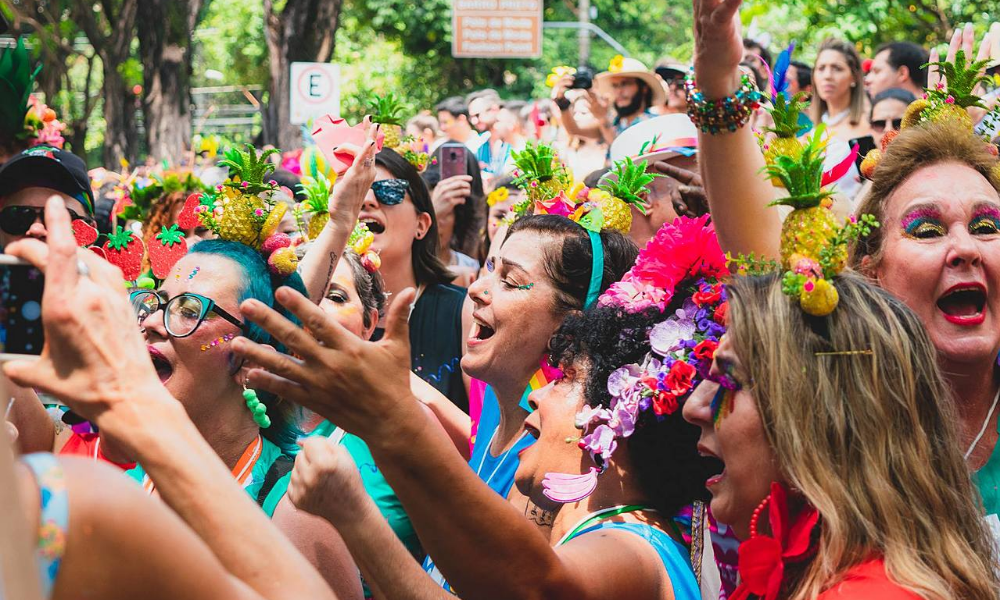 O impacto do Carnaval e das lavagens na vida útil da camisa